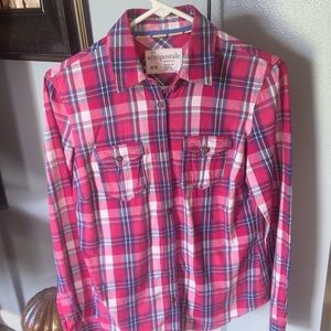 Aeropostale pink an white flannel size medium, it’s in good condition